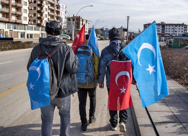 Uygur Türkleri'ne zulmü protesto için yürüyorlar