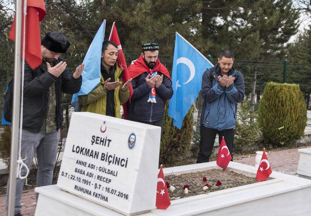 Uygur Türkleri'ne zulmü protesto için yürüyorlar