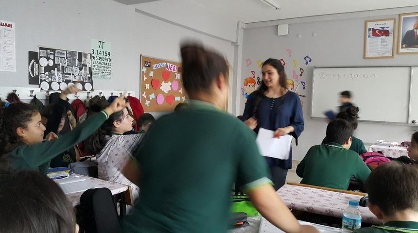 Burhaniye&rsquo;de dersi &ouml;ğrenciler veriyor