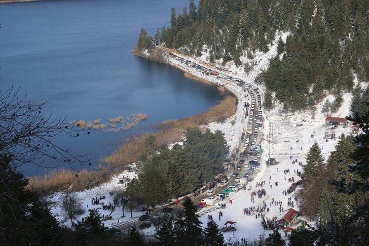 Abant Tabiat Parkı'na ziyaretçi akını  G1