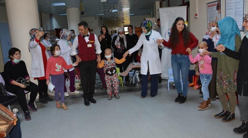 Lösemili çocuklar moral etkinliğinde buluştu
