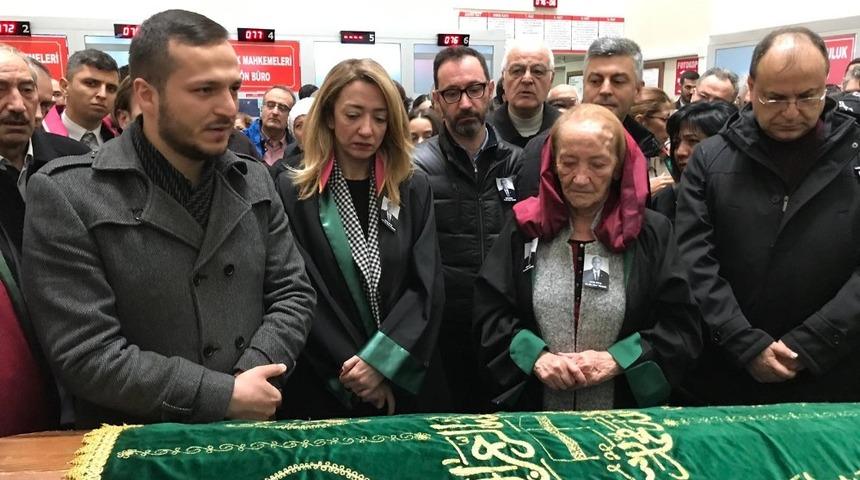 Eski baro başkanı, son yolcuğuna Kocaeli Adliyesi&rsquo;nden uğurlandı