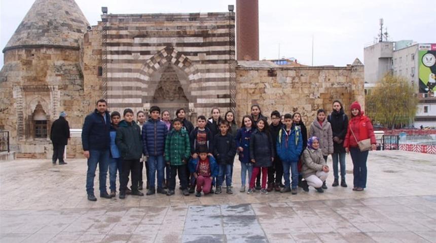 Mucur il&ccedil;e Gen&ccedil;lik Merkezi &rsquo;Merkezim Her Yerde&rsquo; projesini hayata ge&ccedil;iriyor