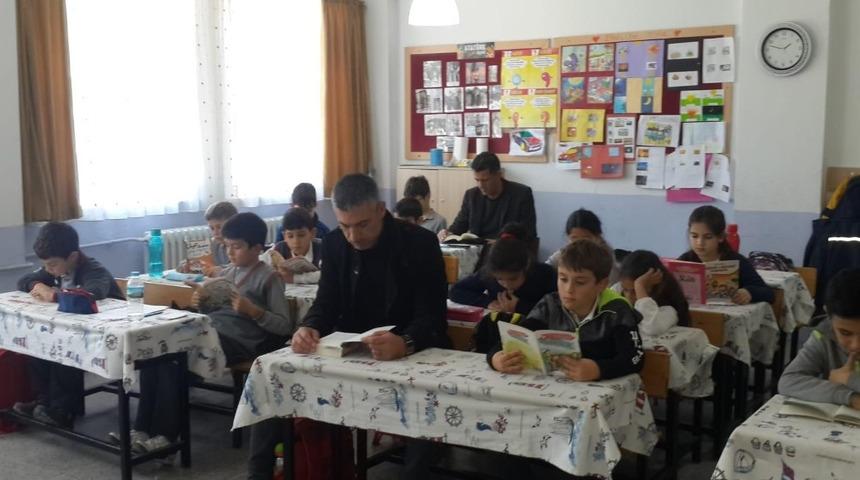 Ayvalık&rsquo;ta şof&ouml;r ve otomobilciler &ouml;ğrencilerle buluştu