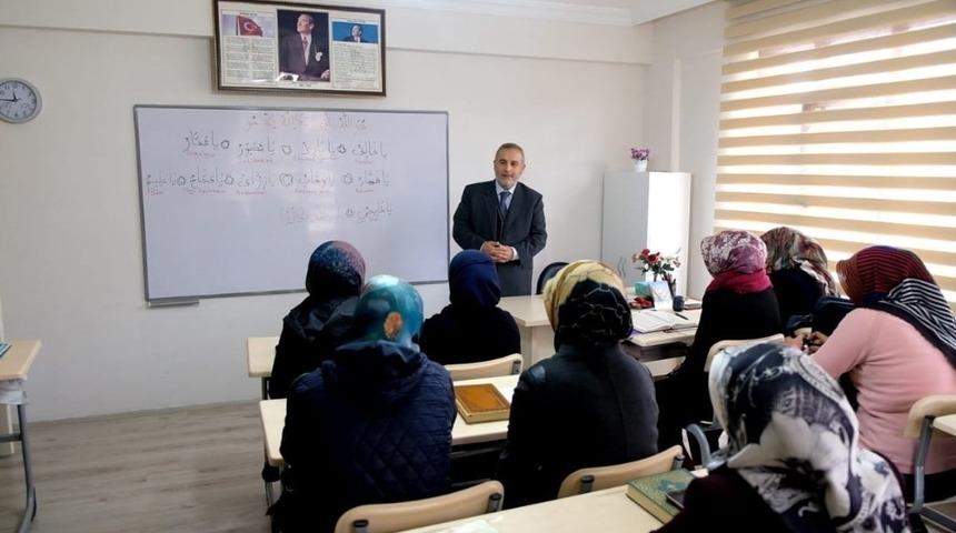 Erzincan’da Bayanlara Yönelik Kur’an Kursu Devam Ediyor