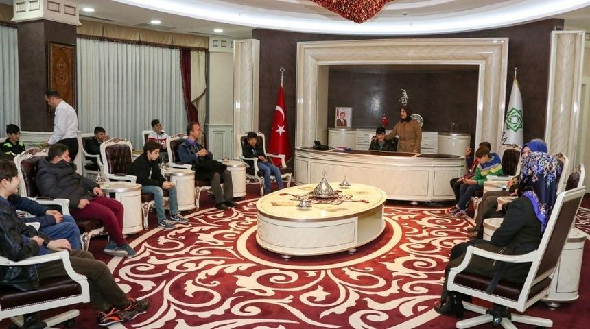 Kimsesiz &ccedil;ocuklar Başkan Toru&rsquo;yu ziyaret etti