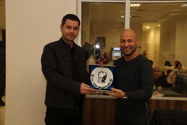 Yazar Kahraman Tazeoğlu, Biga&rsquo;da kaza ge&ccedil;irdi 2