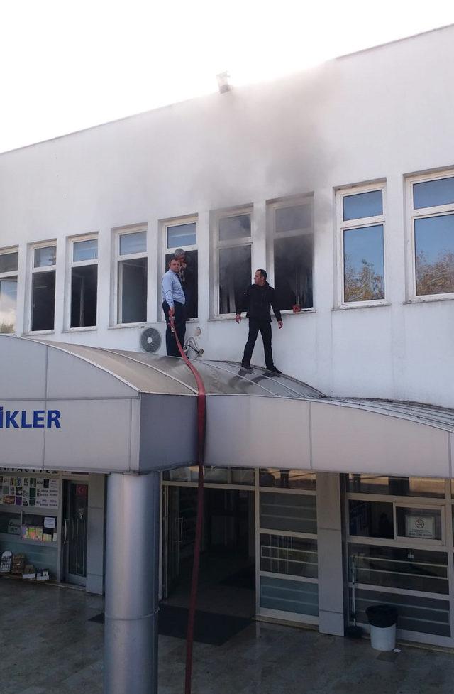 Akdeniz Üniversitesi'nde korkutan yangın