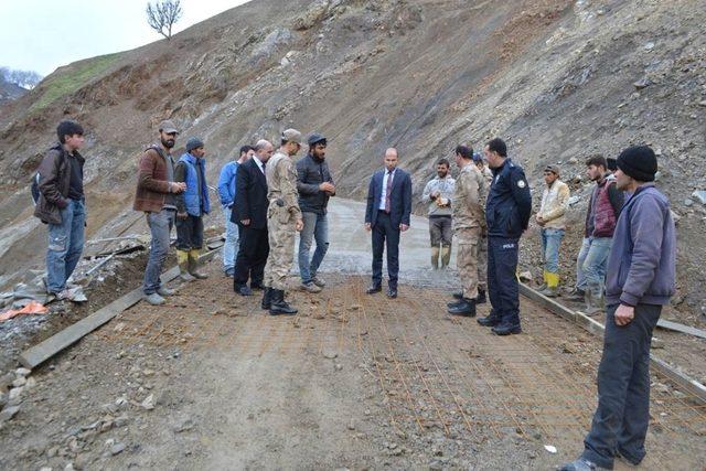 Sason’da betonarme yol çalışmaları devam ediyor