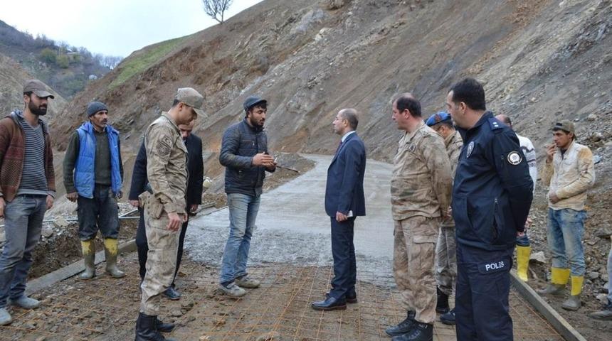 Sason&rsquo;da betonarme yol &ccedil;alışmaları devam ediyor