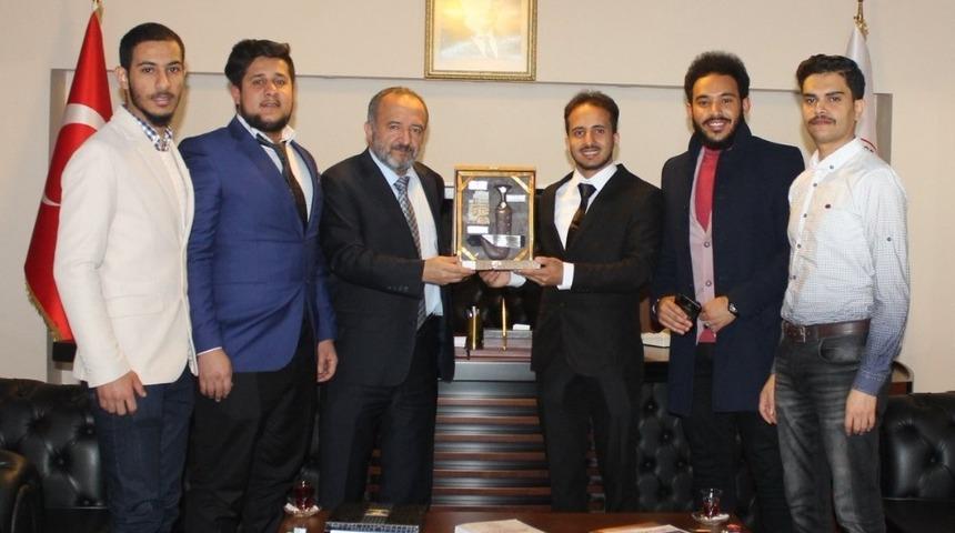 Yemenli &ouml;ğrenciler destek istedi