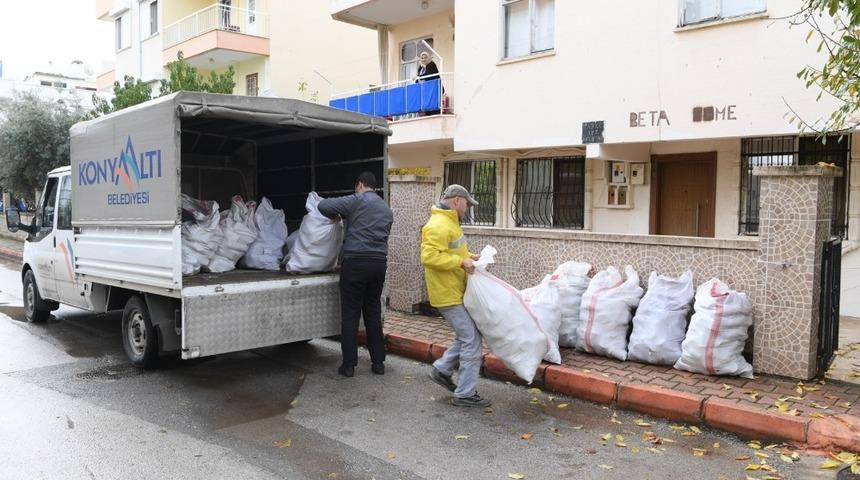 Konyaaltı Belediyesi  atıklardan elde ettiği yakıtı vatandaşa dağıtıyor