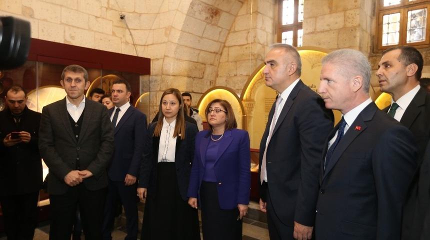 K&uuml;lt&uuml;r Ve Turizm Bakanı Ersoy, Gaziantep&rsquo;teki tarihi mekanlara hayran kaldı