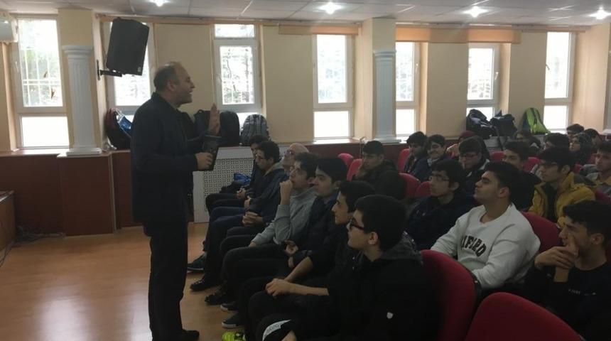 Tarih&ccedil;i Mehmet Şahin okurlarıyla buluştu