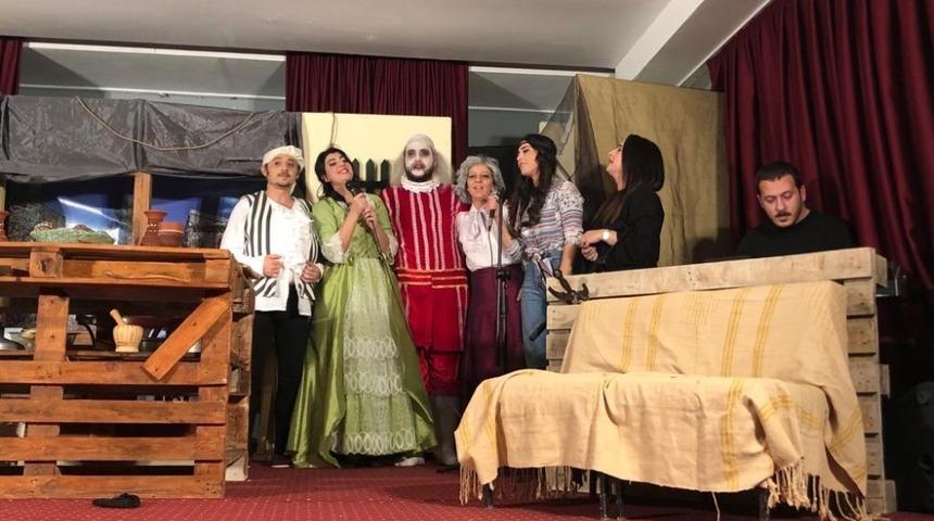 S&ouml;ke&rsquo;de &ldquo;Tarla Kuşuydu Juliet&rdquo; sahnelendi