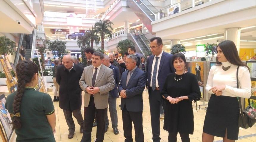 K&uuml;&ccedil;&uuml;k Eller B&uuml;y&uuml;k İşler Resim Sergisi A&ccedil;ıldı