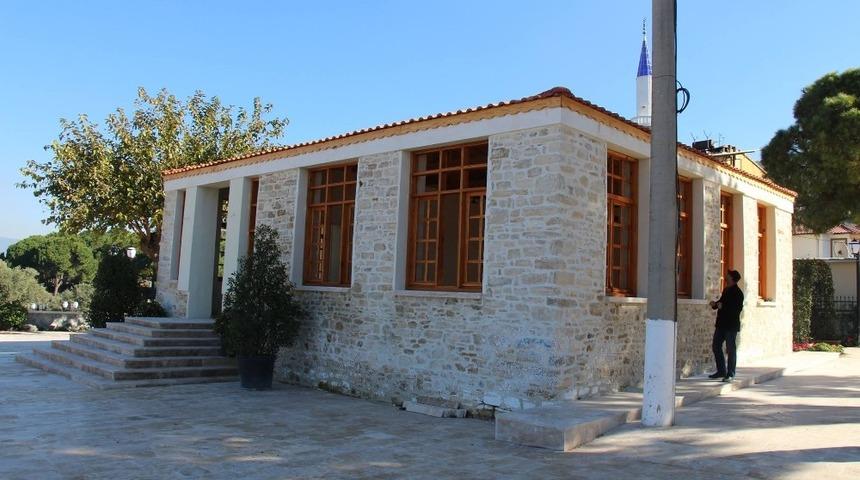 S&ouml;ke Ağa&ccedil;lı&rsquo;da tarihi okul binası ayağa kaldırıldı