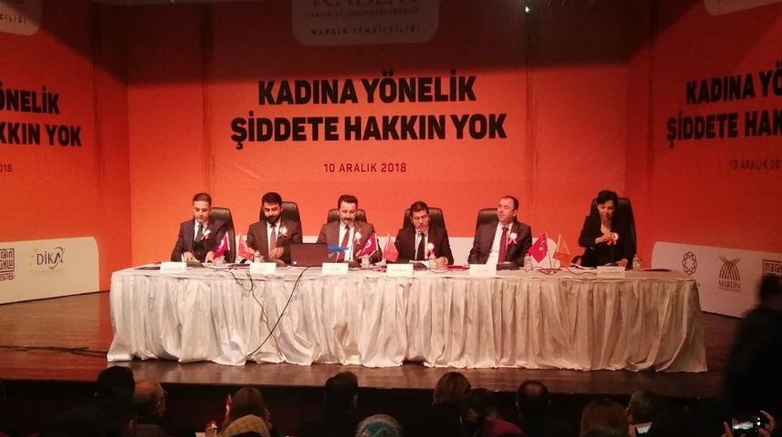 Mardin&rsquo;de &lsquo;Kadına y&ouml;nelik şiddete hakkın yok&rsquo; paneli