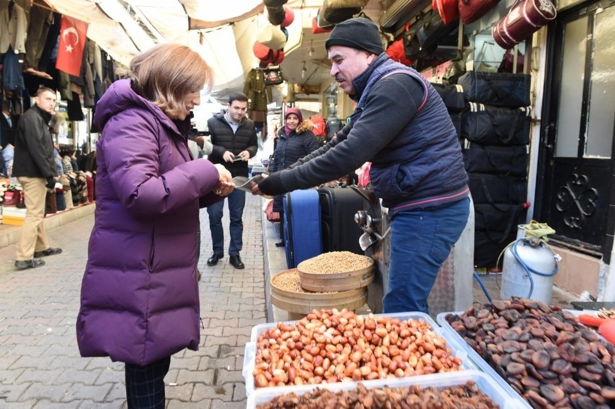 Uşak Ayakkabıcılar &Ccedil;arşısını ilk kez bir vali ziyaret etti