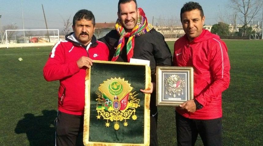 Gen&ccedil; ekiplerin ma&ccedil;ında kazanan dostluk oldu