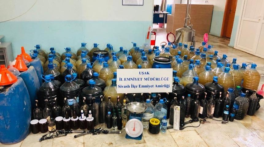 Uşak&rsquo;ta yaklaşan yılbaşı &ouml;ncesi ka&ccedil;ak i&ccedil;ki operasyonu