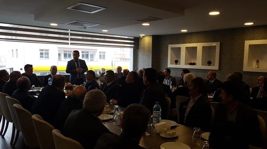 Kağızman Kaymakamı Ercan &Ouml;ter, muhtarlarla yemekte buluştu