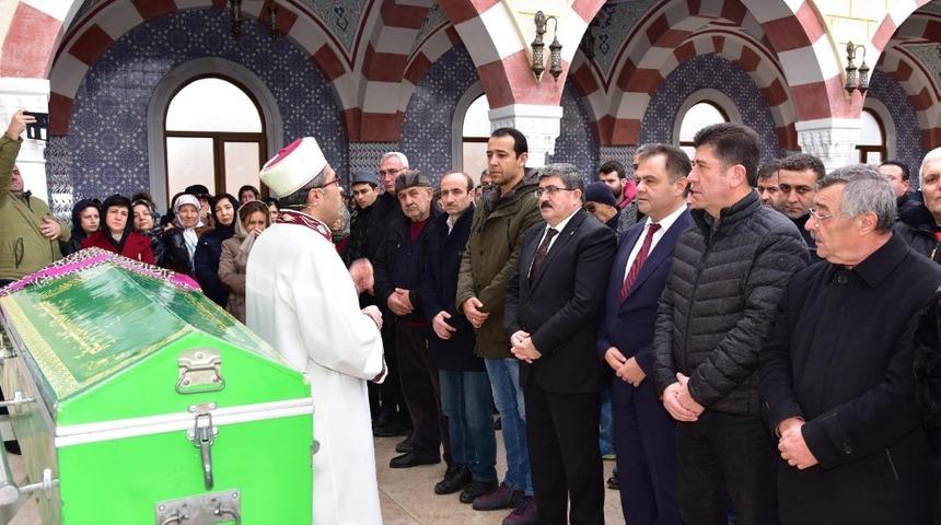 Bilecikli siyaset&ccedil;i Meral Demirsoy toprağa verildi