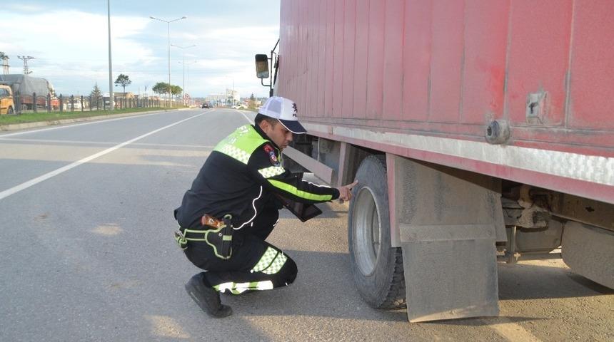 Bafra&rsquo;da kış lastiği denetimi
