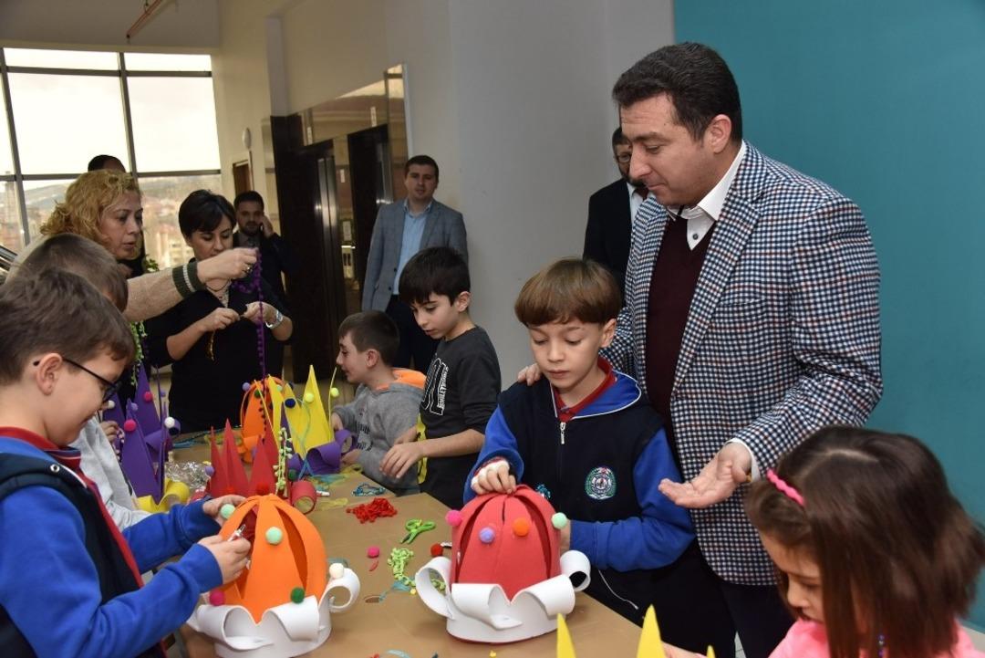 &Ccedil;ocuklar at&ouml;lyelerde hem eğlendiler hem &uuml;rettiler