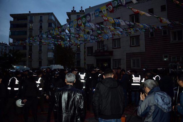 Diyarbakır'da HDP'ye 'açlık grevi' operasyonu: 25 gözaltı (2) - Yeniden
