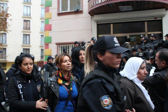 Diyarbakır'da HDP'ye 'açlık grevi' operasyonu: 25 gözaltı (2) - Yeniden