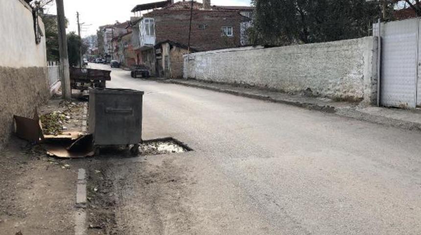 Tepki &ccedil;eken g&ouml;r&uuml;nt&uuml;! Tarih &ccedil;&ouml;p konteyneri altında