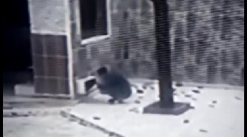 Cami musluklarını &ccedil;alan hırsız yakalandı