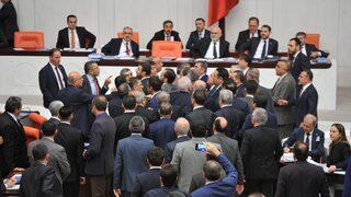 TBMM'de kavga! Milletvekilleri birbirine girdi