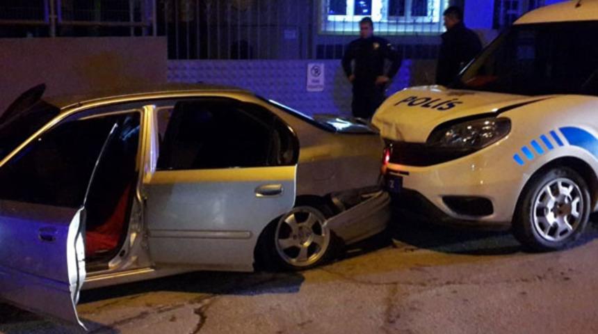 Silahlı kavganın zanlıları olay yerinden kaçarken polis arabasına çarptı