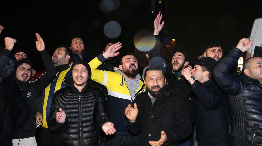 Fenerbah&ccedil;e taraftarlarından Samandıra'da protesto