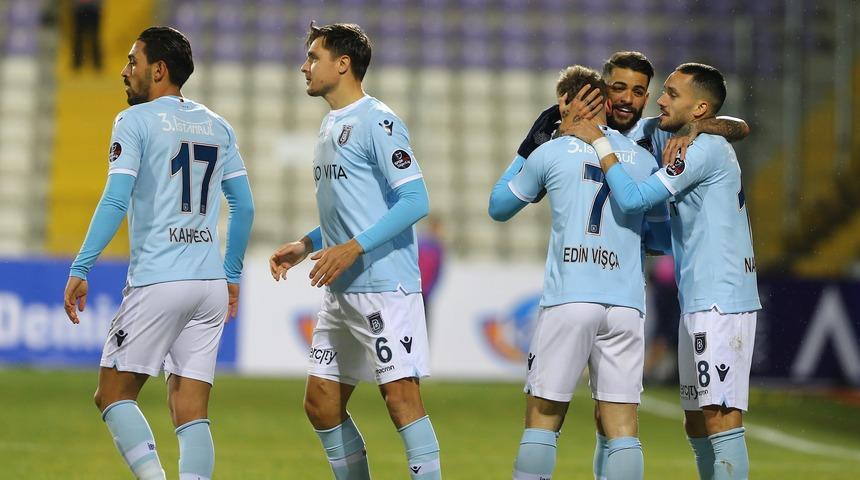 Başakşehir farkı a&ccedil;ıyor: 0-1