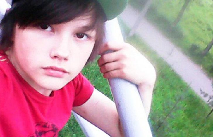 Kapıyı açtı, komşusunu annesine tecavüz ederken yakaladı!  G2