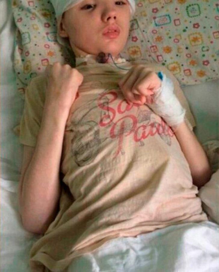 Kapıyı açtı, komşusunu annesine tecavüz ederken yakaladı!  G5