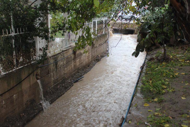 Fethiye ve Bodrum'da fırtına çatıları uçurdu G3