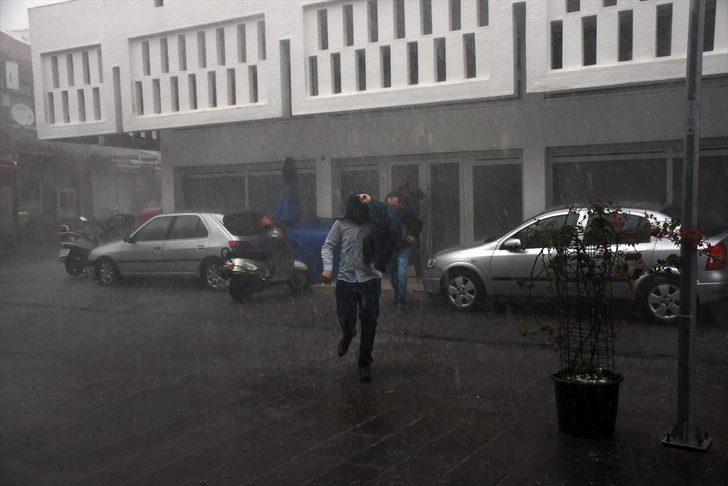 Fethiye ve Bodrum'da fırtına çatıları uçurdu G4