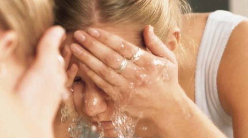 Çeşme suyundan burnuna girenler beynini yedi!