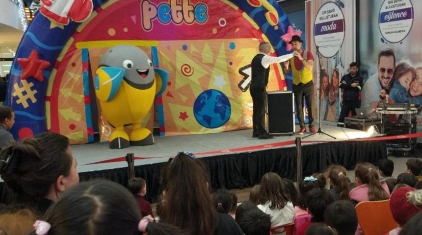 Manisalı &ccedil;ocuklar Pette&rsquo;yle hem eğlendi hem &ouml;ğrendi