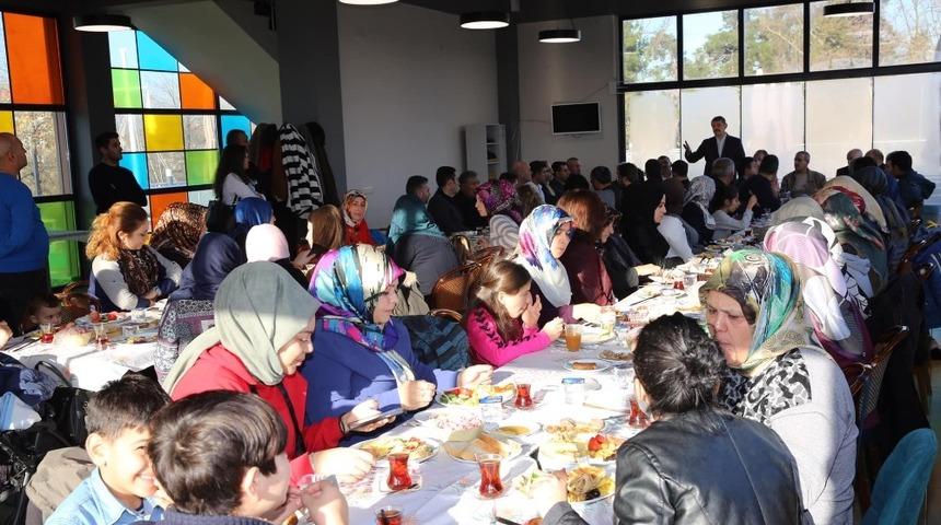 Başkan Akın Erzurumlular ile bir araya geldi