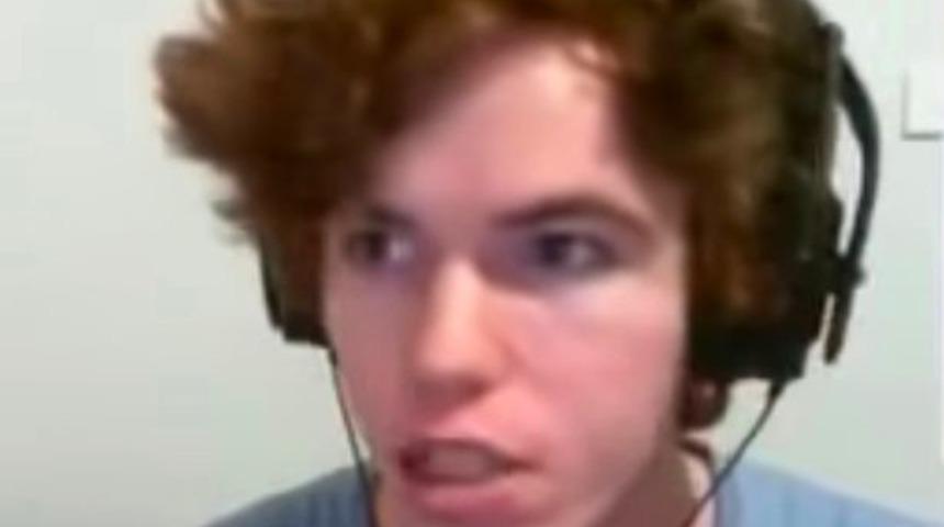 Canlı yayında eşine şiddet uyguladı! 