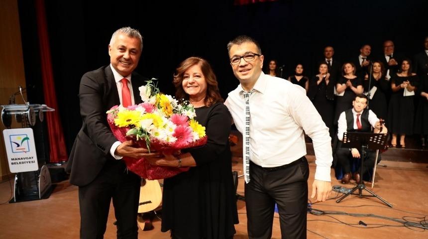 Manavgat Belediyesi TSM Korosu&rsquo;ndan &lsquo;G&ouml;n&uuml;l Şarkıları&rsquo;