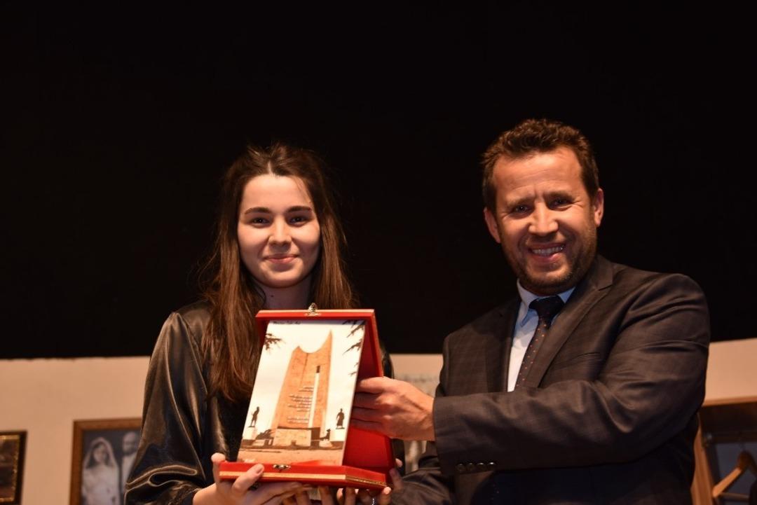 Boz&uuml;y&uuml;k&rsquo;te &ldquo;Son g&uuml;n&rdquo; oyunu sahnelendi