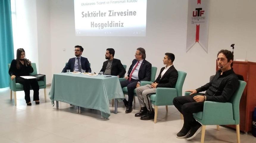 Gen&ccedil;ler sekt&ouml;r&uuml;n zirvesindekilerle buluştu