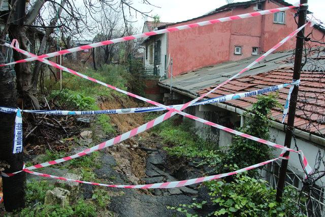 Beşiktaş'ta toprak kayması: Deprem oluyor zannettik