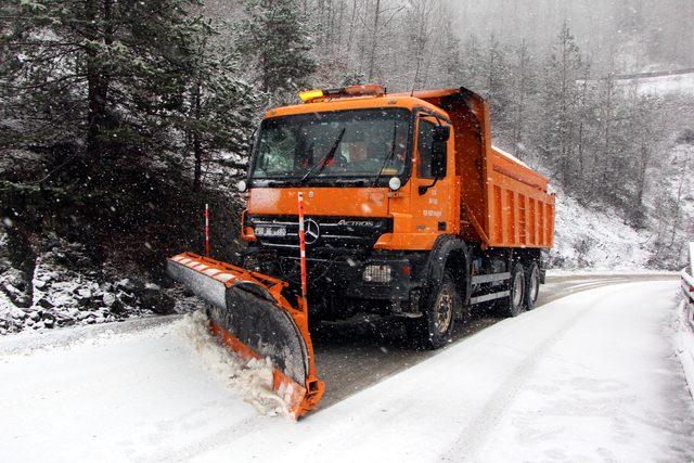 Bolu Dağı'nda kar ve sis ulaşımı zorlaştırdı